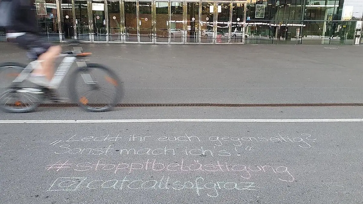 Explizite Sprüche auf der Straße sollen auf sexuelle Belästigung aufmerksam machen