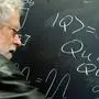 (FILES) In this file photo taken on June 07, 2012 Austrian physicist Anton Zeilinger writes a Qubit on a blackboard during a preview of the dOCUMENTA (13) fair for contemporary art in Kassel, central Germany. - The Royal Swedish Academy of Sciences has decided on October 4, 2022 to award the 2022 Nobel Prize in Physics to Anton Zeilinger, among two other quantum mechanics physicians. (Photo by Barbara SAX / AFP)