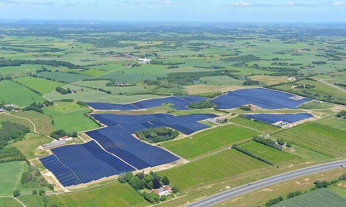 Die gigantische Solaranlage von Arcon-Sunmark in der dänischen Stadt Silkeborg