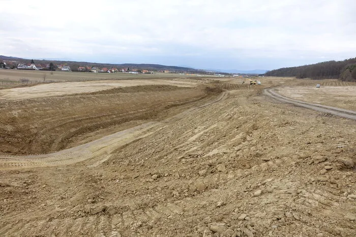In Rudersdorf wird fleißig für den Tunnel gebaggert.