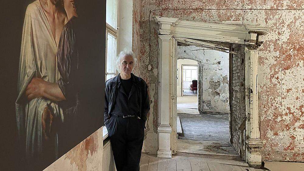 Porträtmaler Robert Schöller restauriert seit acht Jahren das Thalhof Schlössl in Kaltenbrunn 