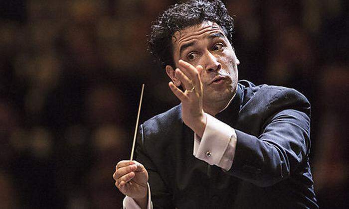 Andrés Orozco-Estrada (38). Der Kolumbianer, von 2005 bis 2009 Chefdirigent von recreation, leitet Beethoven 4 + 5 (22. Juli) sowie Beethoven 9 (21./23. Juli), jeweils im Stephaniensaal.