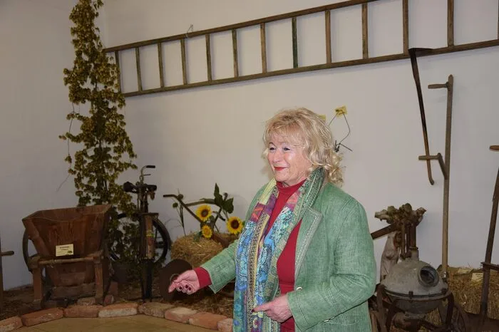 Bei einer Pressefahrt gewährten fünf Mitglieder - das Weingut Kollerhof in Eichberg-Trautenburg, Bierbrauer Wolfgang Dietrich aus Leutschach, Bettina und Gregor Tertinjek, Ulrike Stelzl in Arnfels und das Weingut Thünauer in Eichberg - interessante Einblicke.
