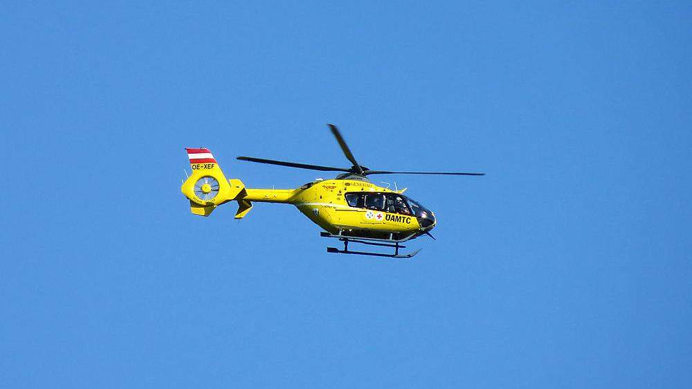 Der 21-Jährige wurde mit dem Hubschrauber ins LKH Graz eingeliefert