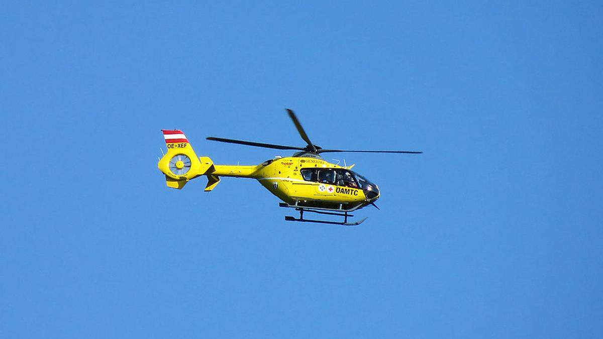 Der 21-Jährige wurde mit dem Hubschrauber ins LKH Graz eingeliefert