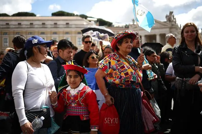 Auch aus Guatemala sind Gläubige zur Beisetzung von Papst Franziskus angereist