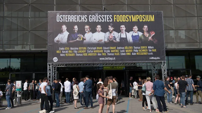 Großer Andrang herrschte am Montag vor der Grazer Messehalle ...