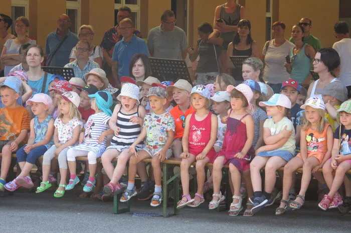 Die Kindergartenkinder waren bei der Olympiade als Zuseher mit dabei.