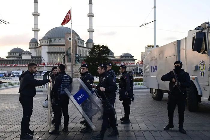 Die Explosion in der Einkaufsstraße Istiklal sei ein "hinterhältiger Anschlag" gewesen, sagte der türkische Präsident Recep Tayyip Erdogan. 