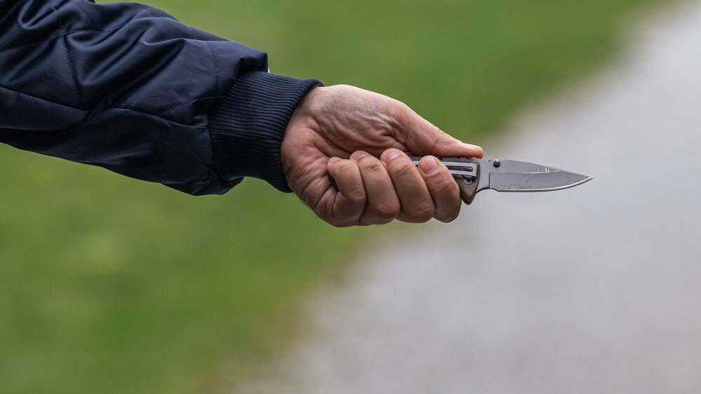 Ein 15-Jähriger wurde von vier Weizern mit Messern und einem Schlagring bedroht