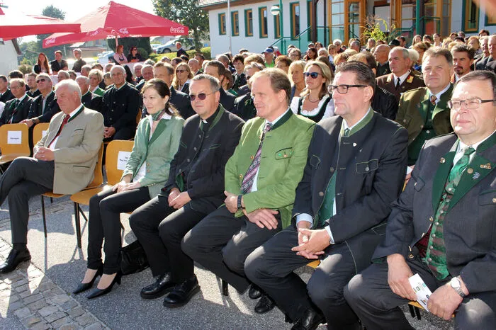Außerdem wurde das neue Gemeindewappen überreicht.
