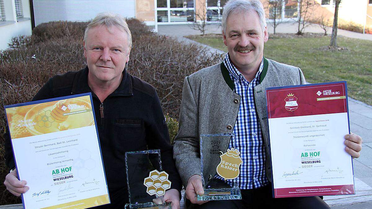 Bernhard Struckl (links) und Glennard Grillitsch freuen sich über ihre Auszeichnungen bei der „Ab Hof“-Messe in Wieselburg