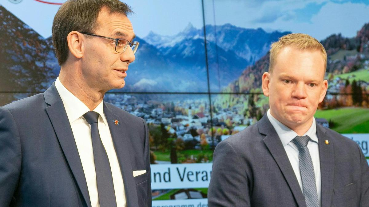 Markus Wallner, ÖVP, und Christof Bitschi, FPÖ | Modefarbe Schwarz-Blau, zumindest auf Landesebene: Markus Wallner und Christof Bitschi (r.)