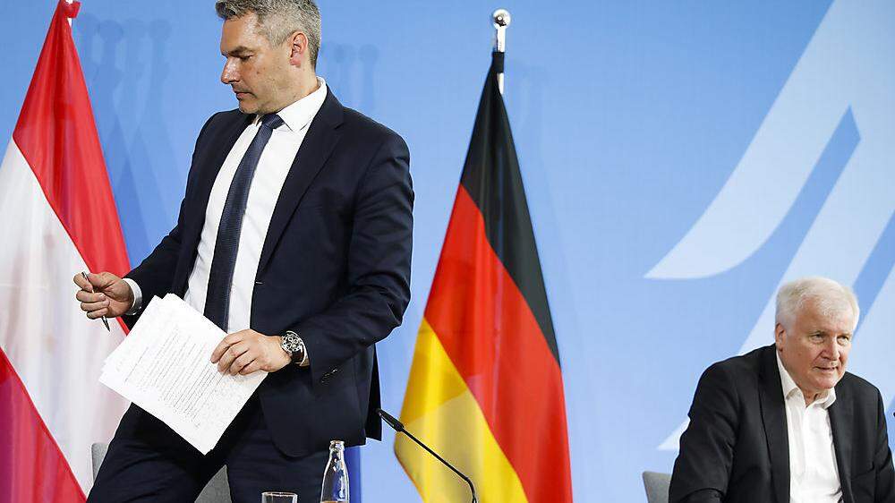 Österreichs Innenminister Karl Nehammer (ÖVP) mit seinem deutschen Amtskollegen HOrst Seehofer (CSU) bei einem EU-Gipfel.