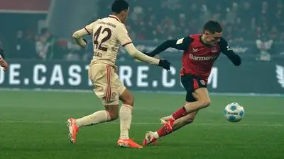 Fussball, 1 Bundesliga, Saison 2024/2025, Bayer 04 Leverkusen-FC Bayern München 15.02.2025, Bayarena Leverkusen Jamal Musiala FC Bayern München , florian wirtz *** Football, 1 Bundesliga, Season 2024 2025, Bayer 04 Leverkusen FC Bayern Munich 15 02 2025, Bayarena Leverkusen Jamal Musiala FC Bayern Munich , florian wirtz