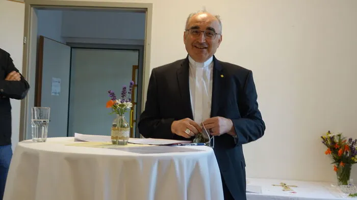 Bischof Wilhelm Krautwaschl eröffnete die Beratungsstelle mit einem Segen