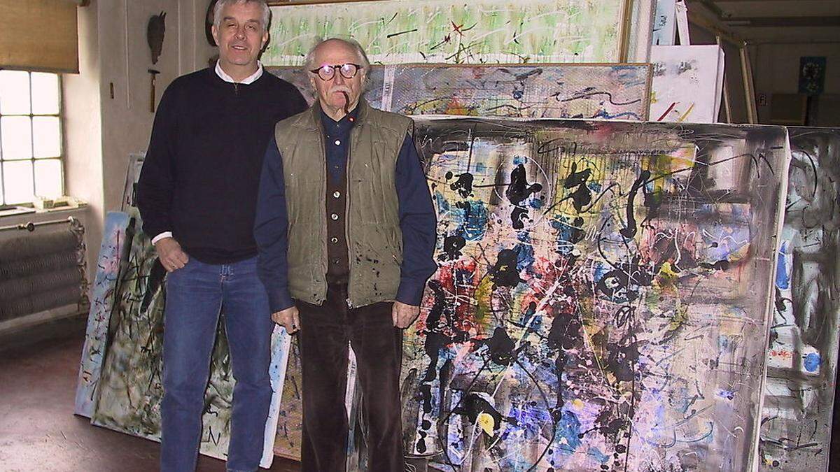 Heinz Schlatzer aus Bärnbach auf Besuch im Atelier von Hans Staudacher, dem wichtigsten heimischen Vertreter des Informel