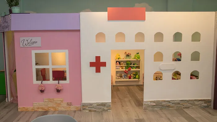 Im "Nimmerland", das sich über 400 Quadratmeter erstreckt, gibt es eine Miniaturstadt. Unter anderem können die Kinder in einem Krankenhaus spielen.