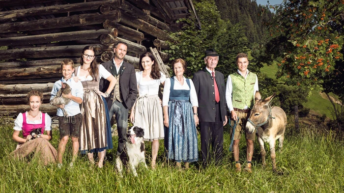 Drei Generationen der Familie Kendlbacherbetreiben das Moar Gut, zu dem auch eine Bio-Landwirtschaft gehört