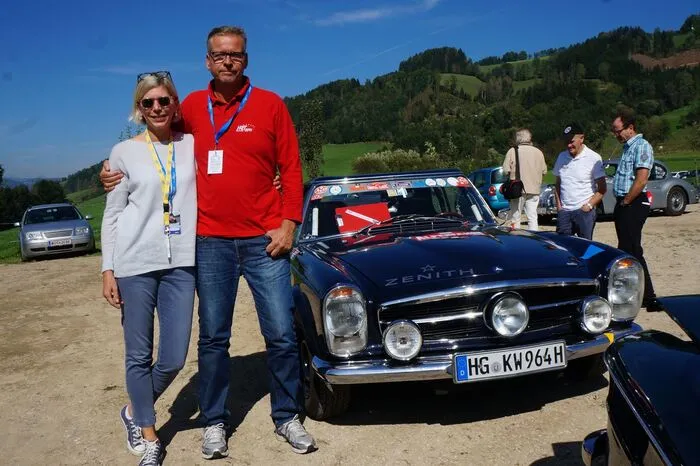 Karsten und Monika Wohlenberg aus Franfurt (mit ihrem Mercedes 230 SL) nehmen jedes Jahr an der Rallye teil.