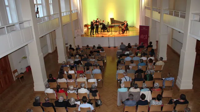 Im Festsaal des Konviktes St. Paul lauschten zahlreiche Besucher den Klängen des Concilium musicum Wien.