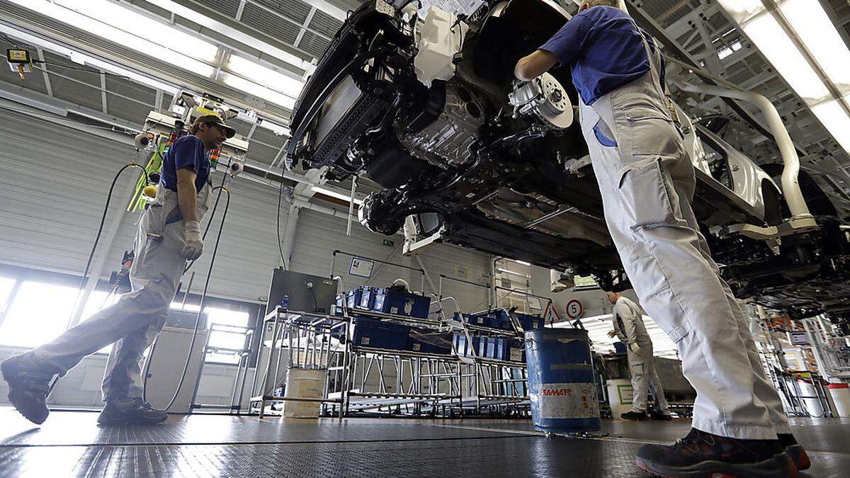 Volkswagen fährt in Wolfsburg Golf-Produktion herunter