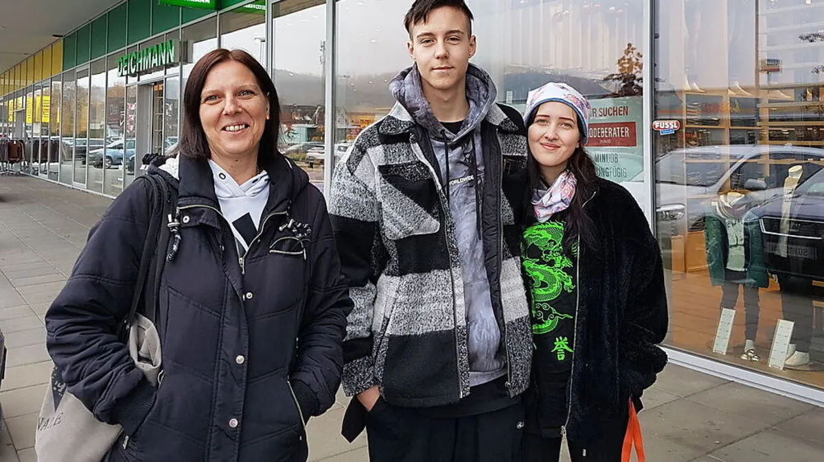Bettina Schmidt, Jan Schmidt und Chantal Ragitsch finden die Maßnahmen "okay"