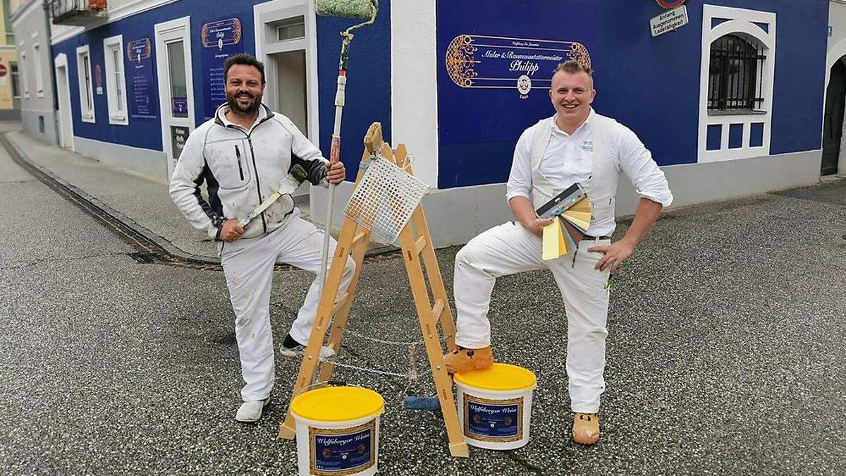 Philipp Tamegger und Philipp Müller (von links) vor dem neuen Firmenstandort in der Wolfsberger Innenstadt