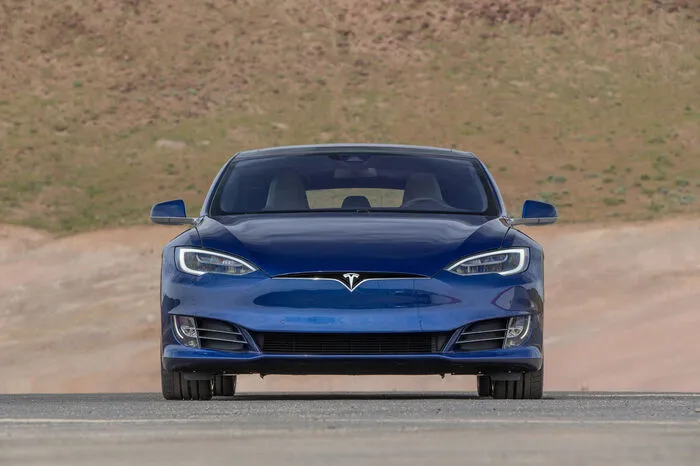 Mit den 100-kWh-Batterien soll die Reichweite beim Model S auf 613 Kilometer steigen.