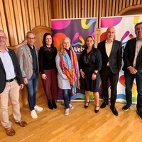 Sie wollen Weiz schlanker machen und stärken: Karl Biermayer, Leiter der Finanzverwaltung, Roman Neubauer (Finanzreferent), Petra Neuhold (Projektleiterin), Vizebürgermeisterin Monika Langs, Bürgermeisterin Bettina Bauernhofer, Strategieberater Peter Pilz und Amtsleiter Martin Bauer
