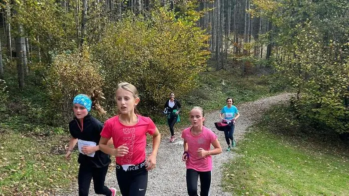 „Running for Europe“ als Lauf- und Walkevent stand bereits zum vierten Mal in Eisenerz auf dem Programm. Organisiert wird dieses Laufevent von der HAK Eisenerz. Aber auch Schülerinnen und Schüler des BORG und der Mittelschule Eisenerz waren mit von der Partie.