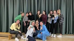 Das Redaktionsteam der HLW Spittal ging bei "Schüler machen Zeitung" der Mediennutzung seiner Generation nach