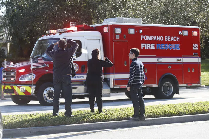 Der Sheriff des Broward County, Scott Israel, gab schließlich bekannt, dem Massaker seien 17 Menschen zum Opfer gefallen.