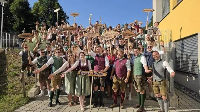 Gleich doppelt gefeiert wurde am Samstag in St. Peter am Kammersberg. Während die Landjugend Pöllau am Greim mit einer Ö3-Disco ihr 75-jähriges Bestehen beging, nutzte die Bezirksleitung das Jubiläum für das diesjährige Bezirkstreffen der Landjugend Murau.