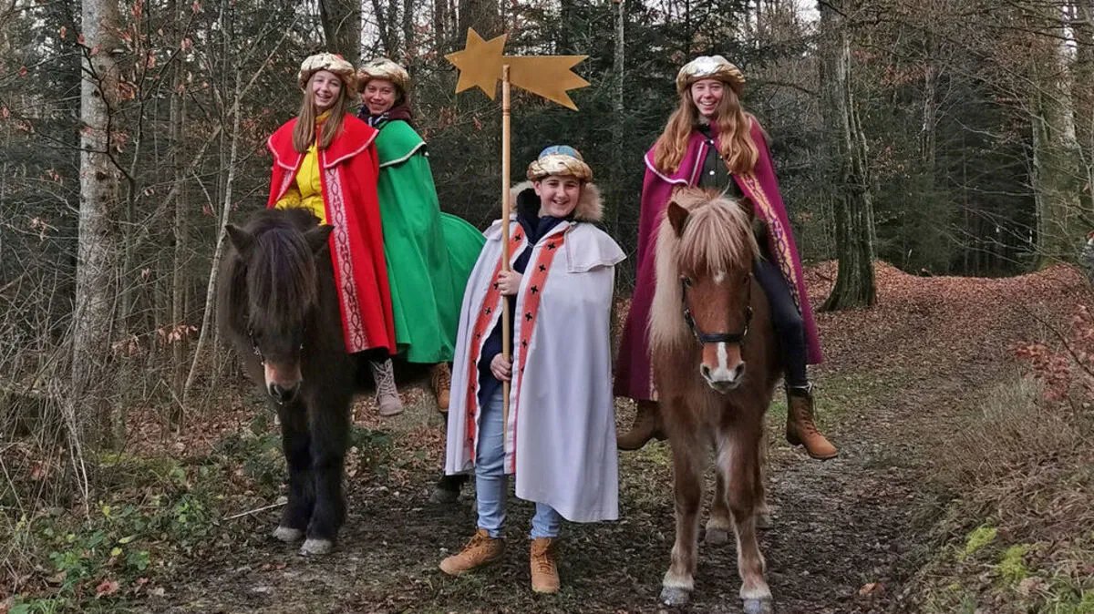 Setzten auf tierische Unterstützung: die Sternsinger in Kumberg