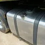 Eine Straßenkante wurde dem Lkw-Fahrer zum Verhängnis