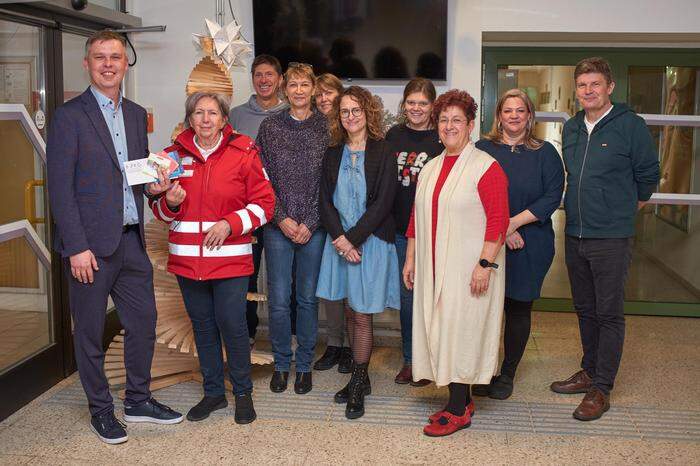 600 Euro sammelten die Lehrer und Bediensteten des Borg Jennersdorf bei ihrer Weihnachtsfeier