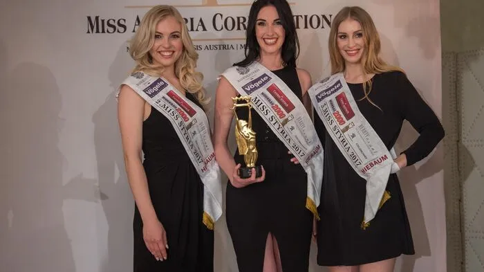 Am Sonntag wurden sie in Graz zu den Landesschönsten gewählt: Andrea Jörgler (Mitte) aus Nestelbach ist Miss Styria 2017, Magdalena Leitner (links) aus Graz Vize-Miss und Sarah Flicker aus Graz wurde 3. Miss Styria.