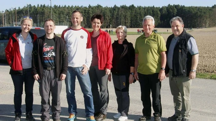 Sommerliche Temperaturen lockten beim heurigen 32. Schachblumenwandertag...    