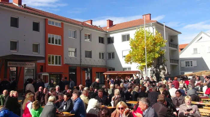 Mit einem großen Fest für die Bevölkerung feierte die Marktgemeinde Arnfels die Eröffnung des sanierten Marktgemeindeamtes.