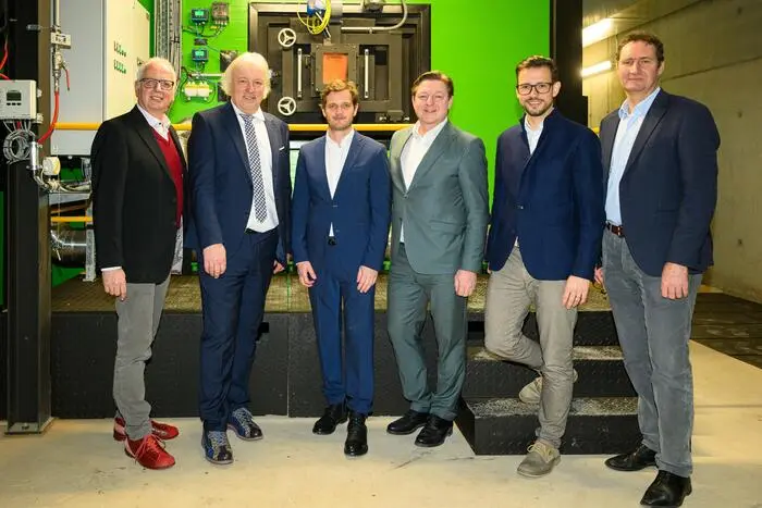 Von links: Landtagspräsident Reinhart Rohr (SPÖ), Sprecher der Geschäftsführung KEW Adolf Melcher, KEW Geschäftsführer Christoph Herzeg, Bürgermeister Günther Albel (SPÖ), Energiereferent Sebastian Schuschnig (ÖVP), und Kelag Vorstand Reinhard Draxler eröffneten offiziell den dritten Kessel 