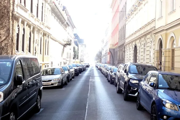 Begeben Sie sich mit Fotograf Stefan Preis auf einen Streifzug durch die vermeintlich schlafende Stadt Graz.