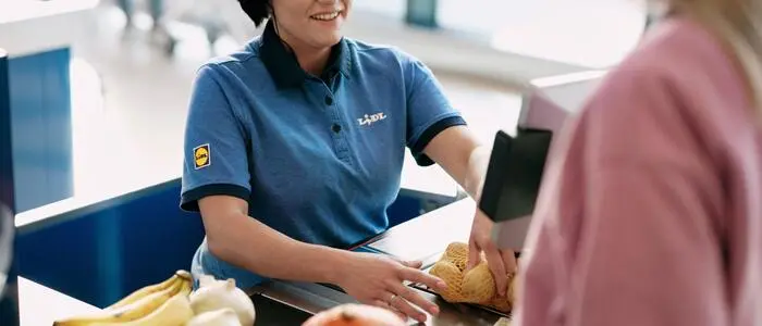 Lidl „schenkt“ nach eigenem Bekunden Käufern mit Kundenkarte bis 15. Juli die 4,9 Prozent Steuer auf steuerbegünstigte Grundnahrungsmittel