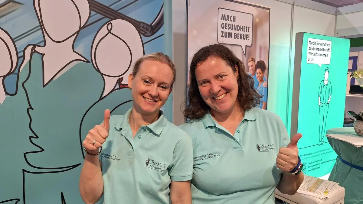 Das Team der Beratungsstelle für Gesundheitsberufe in Graz, DGKP Daniela Prinner und DGKP Daniela Candussi (v.l.), informieren & beraten telefonisch, per Mail, persönlich und in Workshops