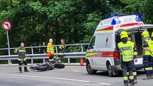 Der Lenker kam in einer Linkskurve zu Fall