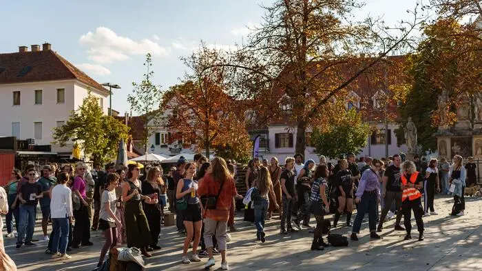 Nach Wiener Vorbild haben sich auch in Graz unterschiedliche DJ-Kollektive zusammengeschlossen, um gemeinsam laut gegen den Rechtsruck auf die Straße zu gehen. 