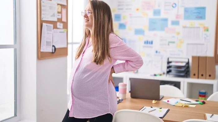 Rückenschmerzen kennen viele schwangere Frauen. Aber auch die Augen können durch die Hormonumstellung beeinträchtigt werden
