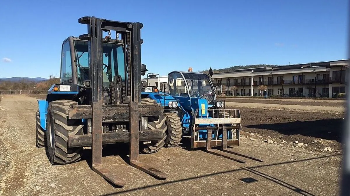 Die Bagger für die Arbeiten sind bereits angerollt