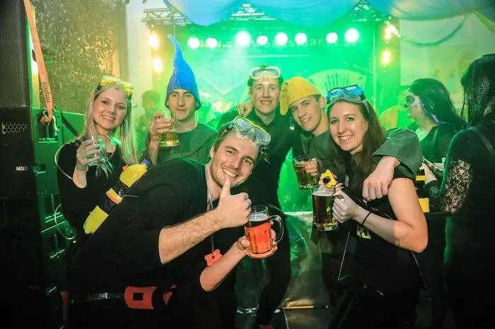 Auch 2018 kamen die Gäste in tollen Kostümen, gesehen wurden unter anderem süße Bienchen, Seeungeheuer und gruselige Clowns.
