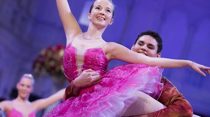 Der Auftritt der Ballettschule der Oper Graz lässt entzückende Augenblicke von großer Klasse erwarten.